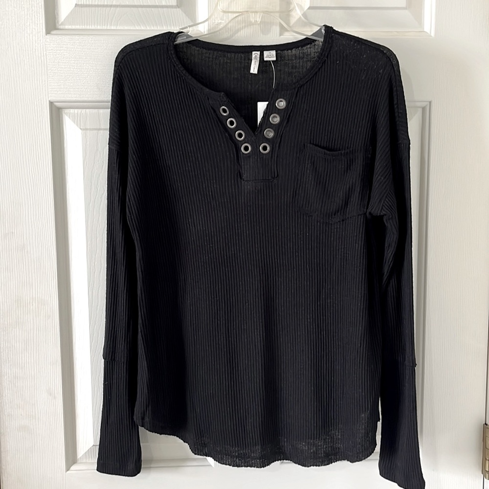 BRAND NEW WITH TAGS LONG SLEEVED SUPER SOFT TOP BY CATO EST. 1946 SIZE SMALL